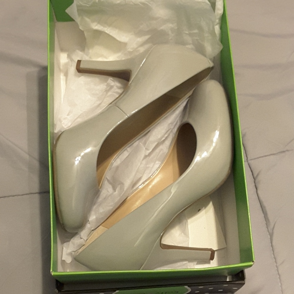 Grey pumps 7wide